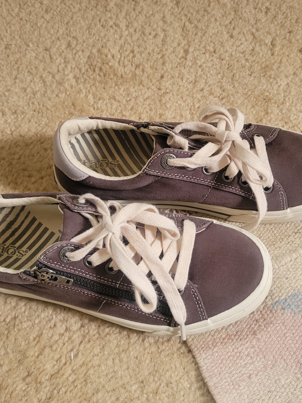 Taos Footwear Women's Casual Lace-Up Sneakers in Navy